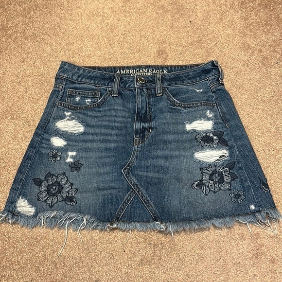 American eagle embroidered distressed denim skirt size 2 - Picture 1 of 6